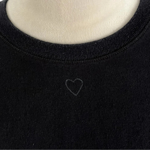 Sundance Women’s XL Black Long Sleeve Crew Neck Top Gray Heart Fits like Large - Picture 2 of 8